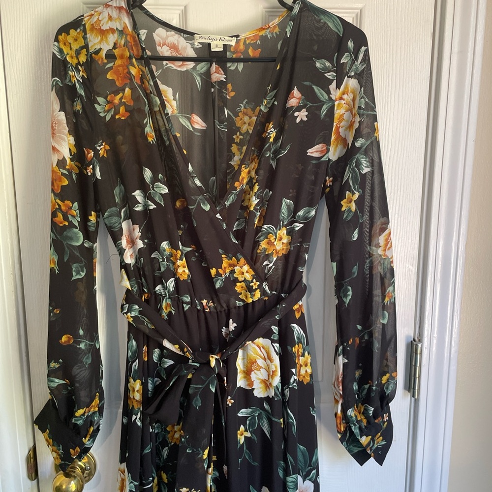 Black floral maxi dress with tie closure,perfect for a wedding or any occasion. - Picture 2 of 5